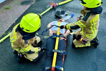 Einsatzübung: Maschinenbrand mit Menschenleben in Gefahr